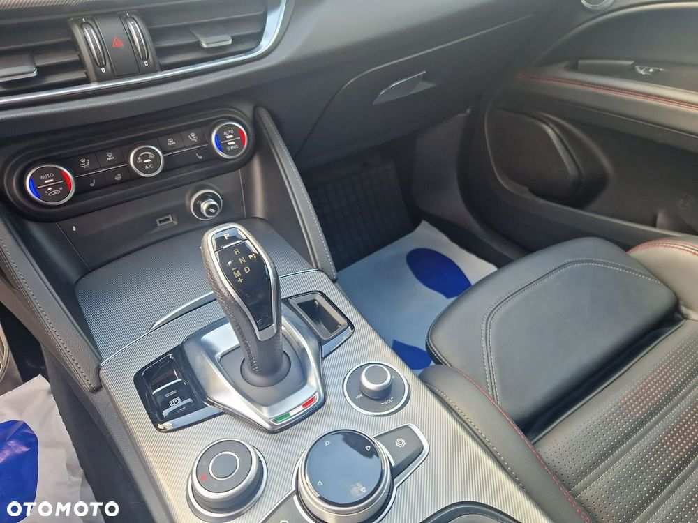 Alfa Romeo Stelvio - 17