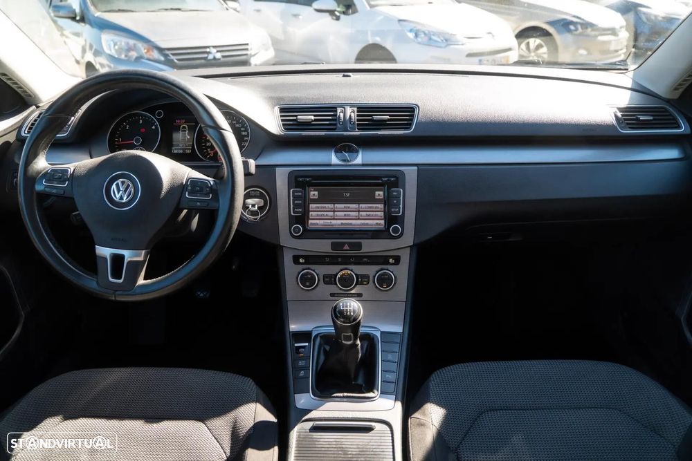 VW Passat 1.6 TDI Confortline - 22