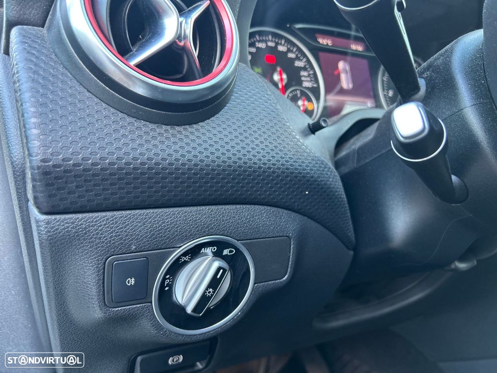 Mercedes-Benz A 180 d AMG Line - 20