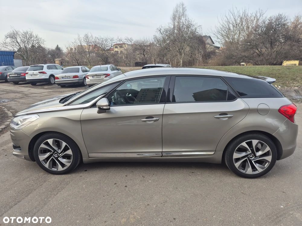 Citroën DS5 1.6 THP SoChic - 3