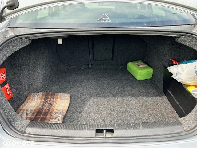 Volkswagen Jetta 1.6 TDI DPF Trendline - 11