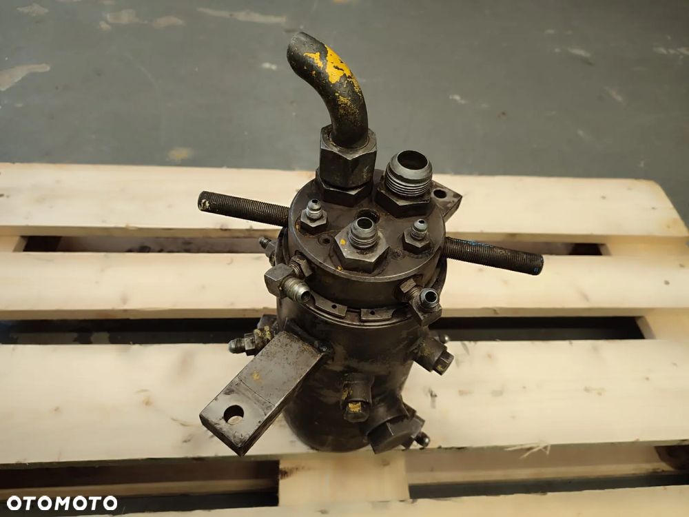 Kolumna obrotu 06345 JLG 660 - 9