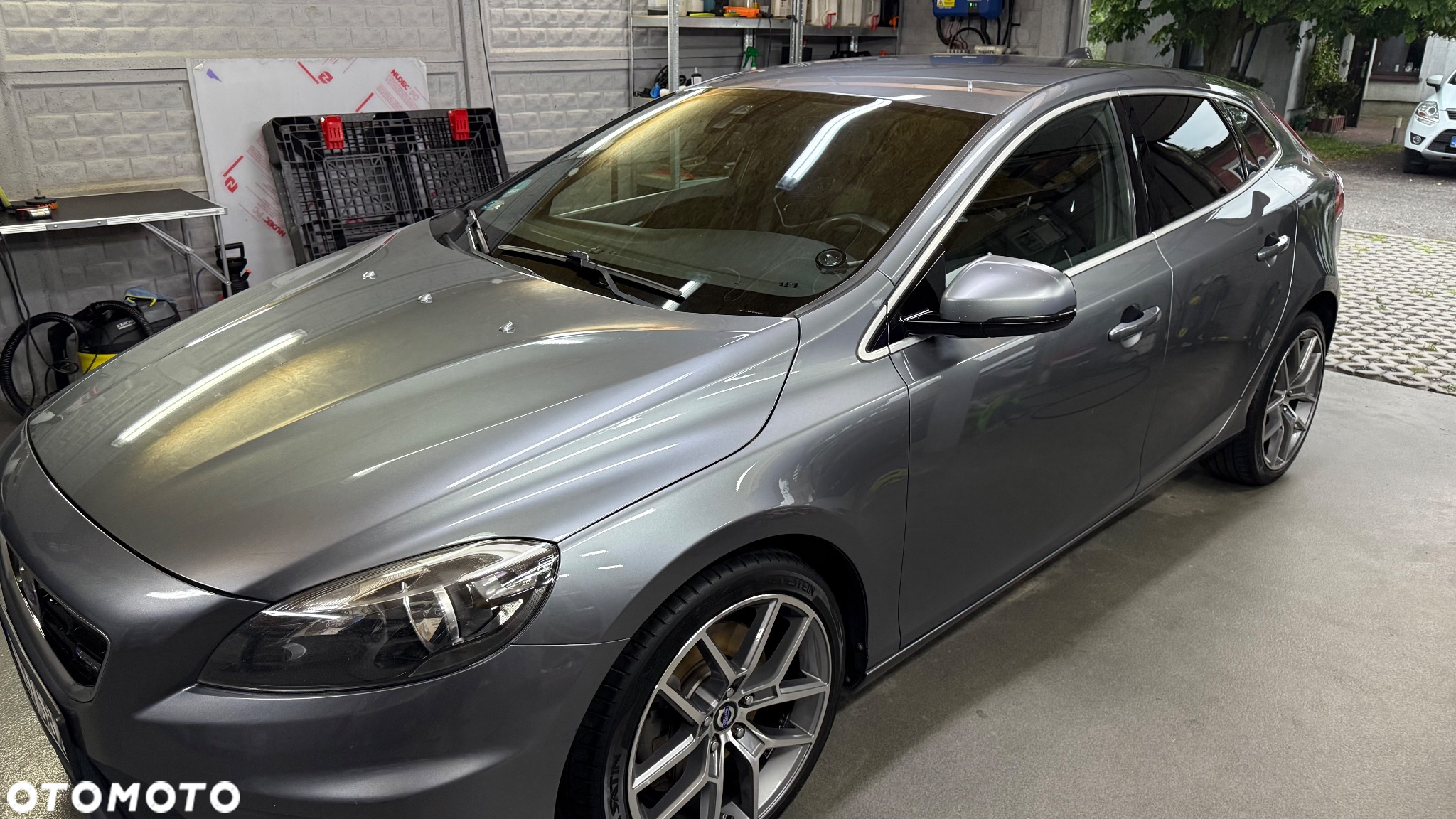 Volvo V40 D4 Drive-E R-Design Kinetic - 3