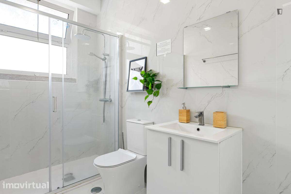 Quarto - localizado em Marquês de Pombal Lisbon - Grande imagem: 2/25
