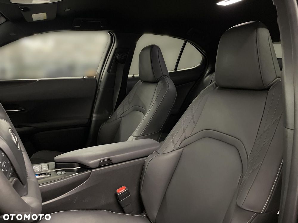 Lexus UX 300h F Sport Design - 10