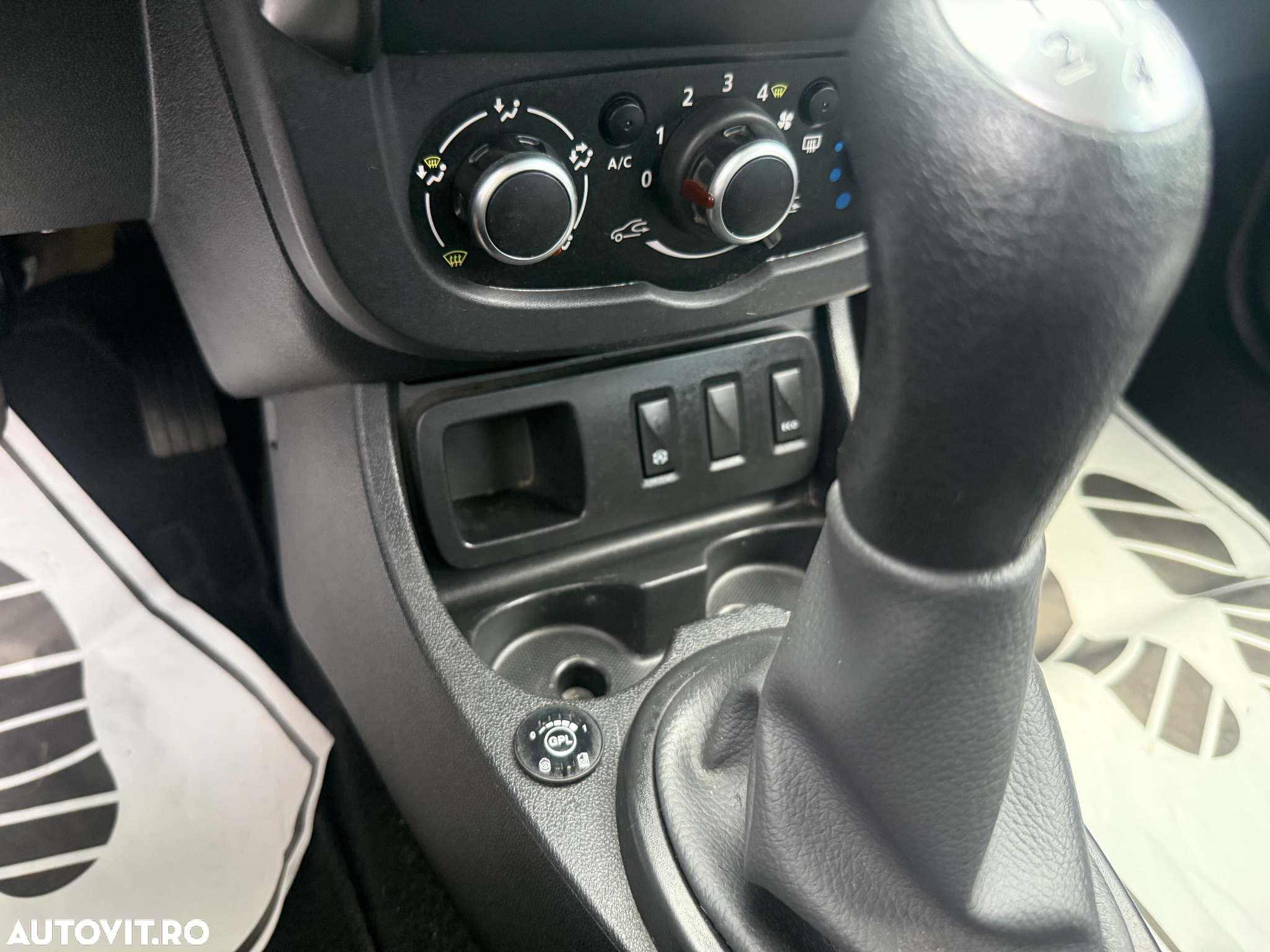 Dacia Duster SCe 115 2WD Essential - 20