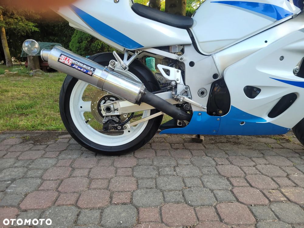 Suzuki GSX-R - 6