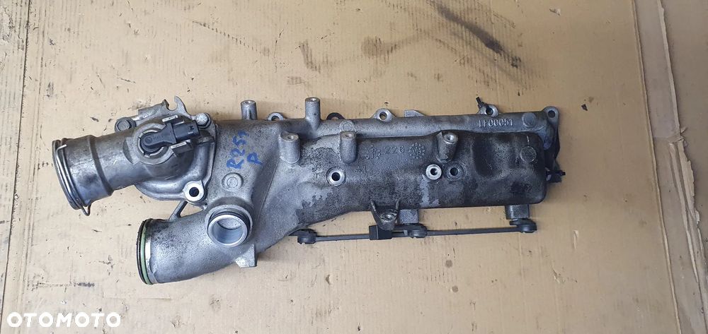 Kolektor ssący prawy Mercedes R-Klasa W251 3.0 CDI - 1