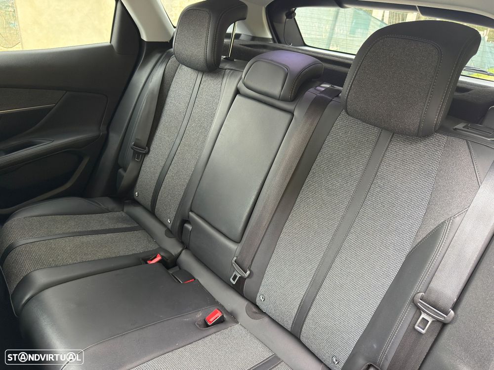 Peugeot 3008 1.2 PureTech Allure Pack EAT8 - 21