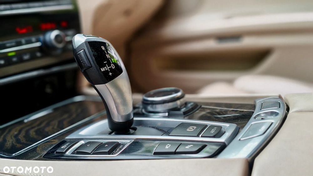 BMW Seria 7 740Li - 9