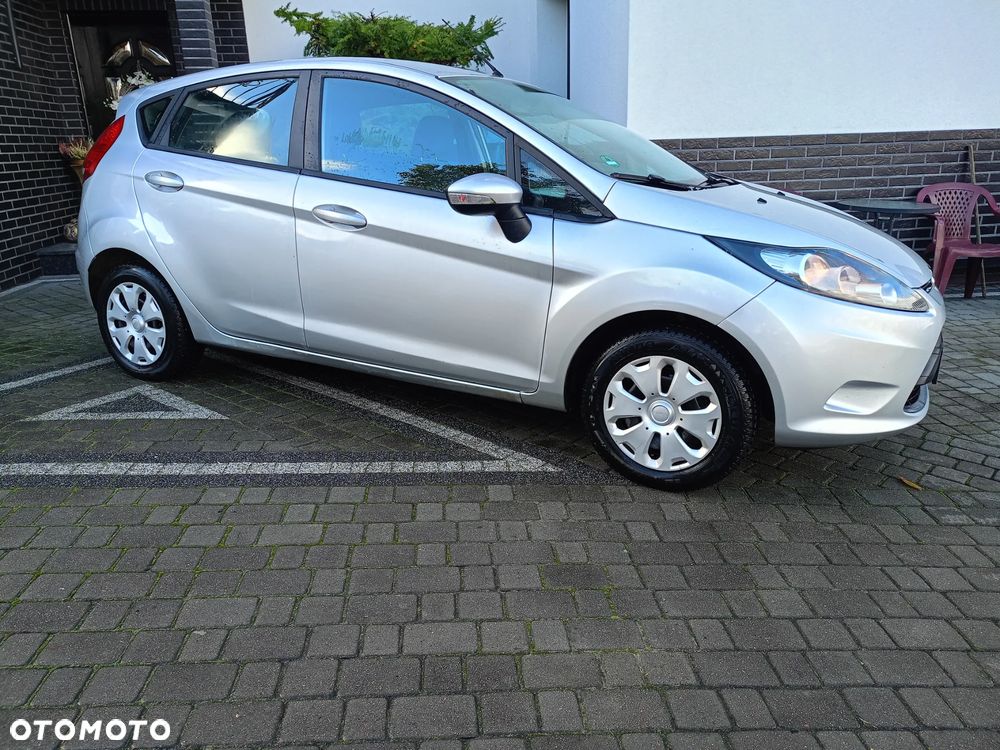 Ford Fiesta 2011 photo 4