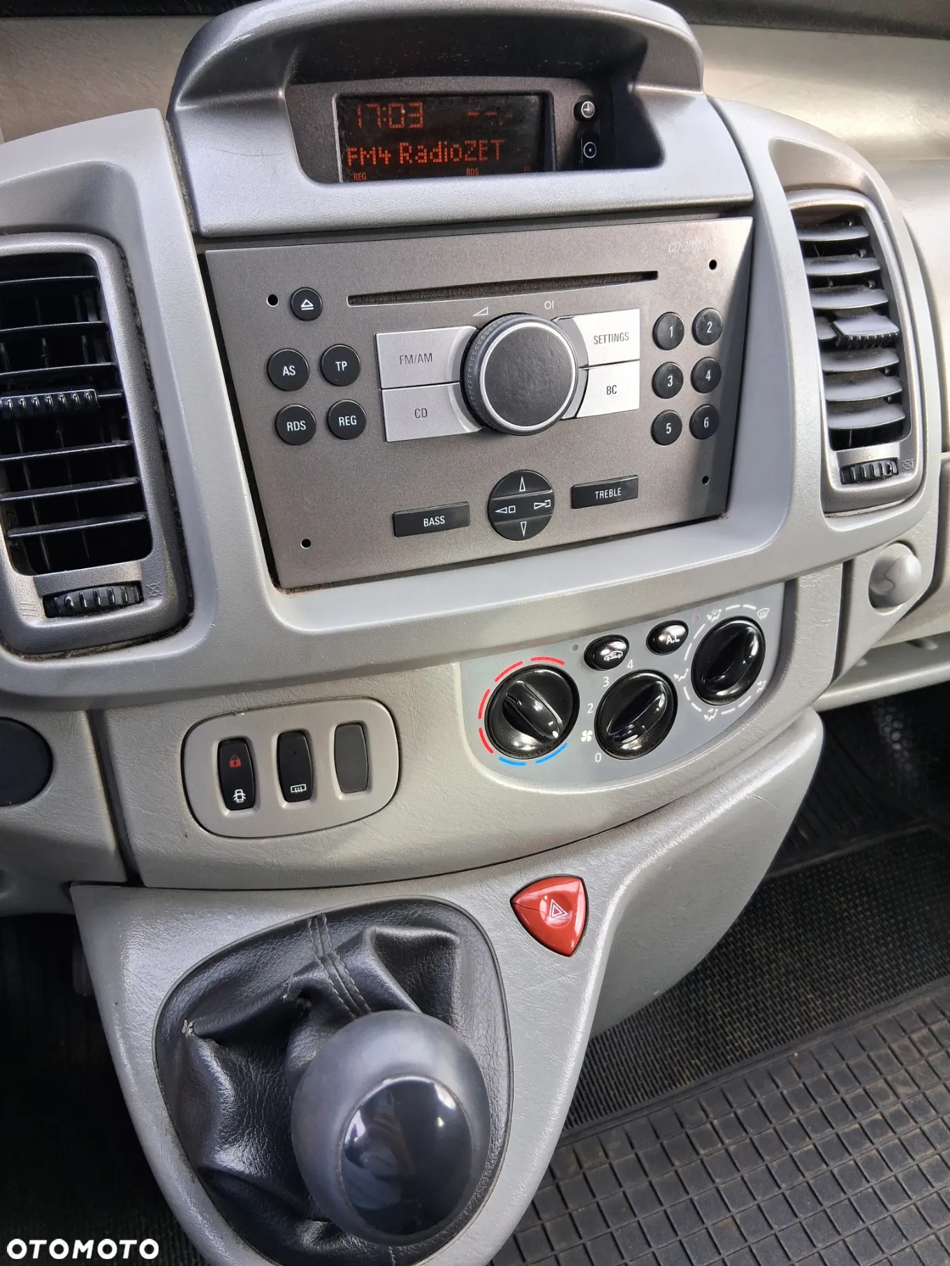 Opel Vivaro L2H1 2.9t - 15