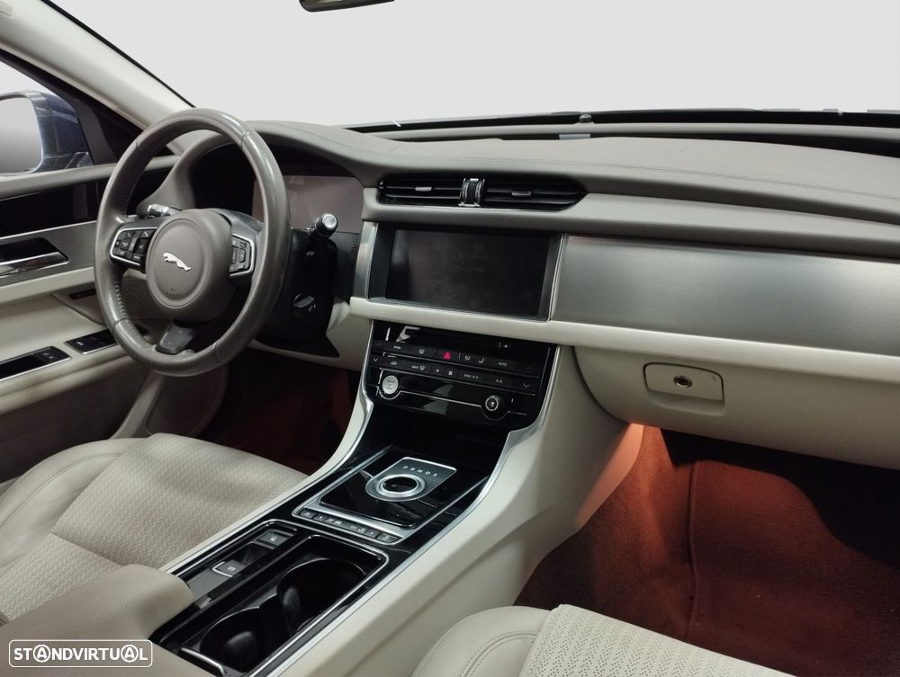 Jaguar XF 2.0 D Prestige Aut. - 7