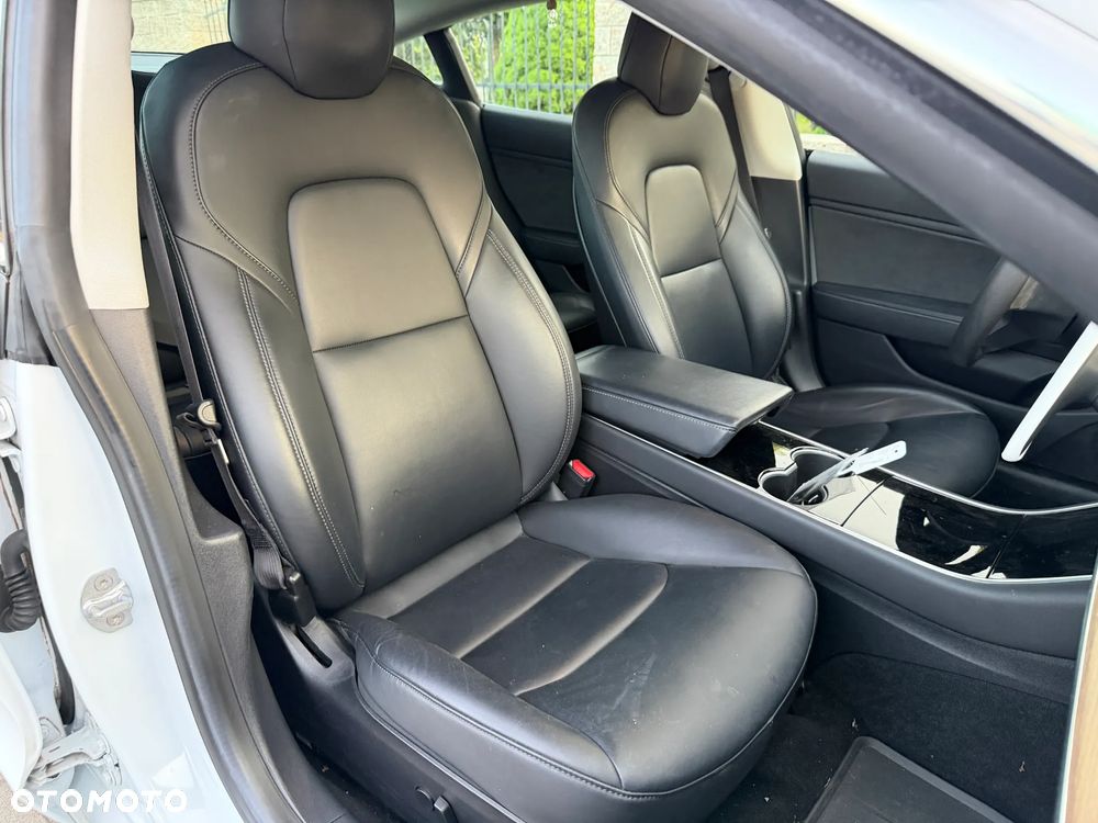 Tesla Model 3 - 10
