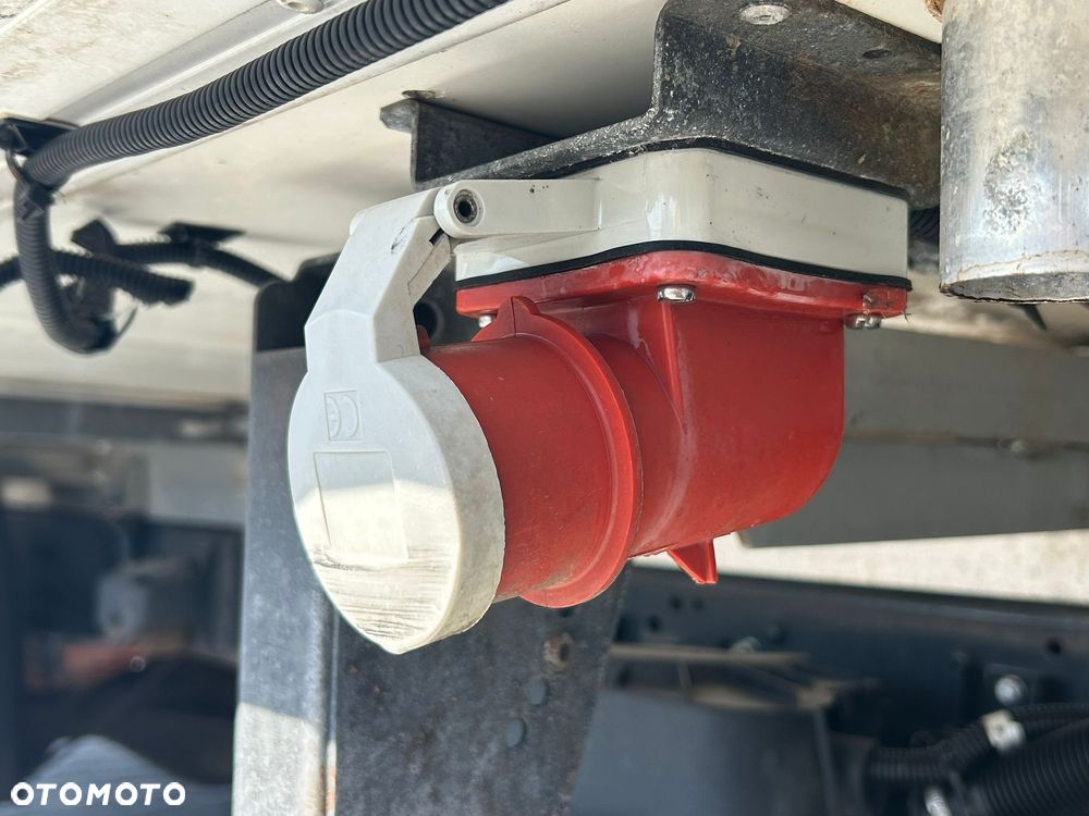 Iveco Daily 72C18 3.0 HPI Chłodnia Mroźnia 8 palet  **230V**Hakówka**Climatronic**Sprowadzony**2018R** - 13