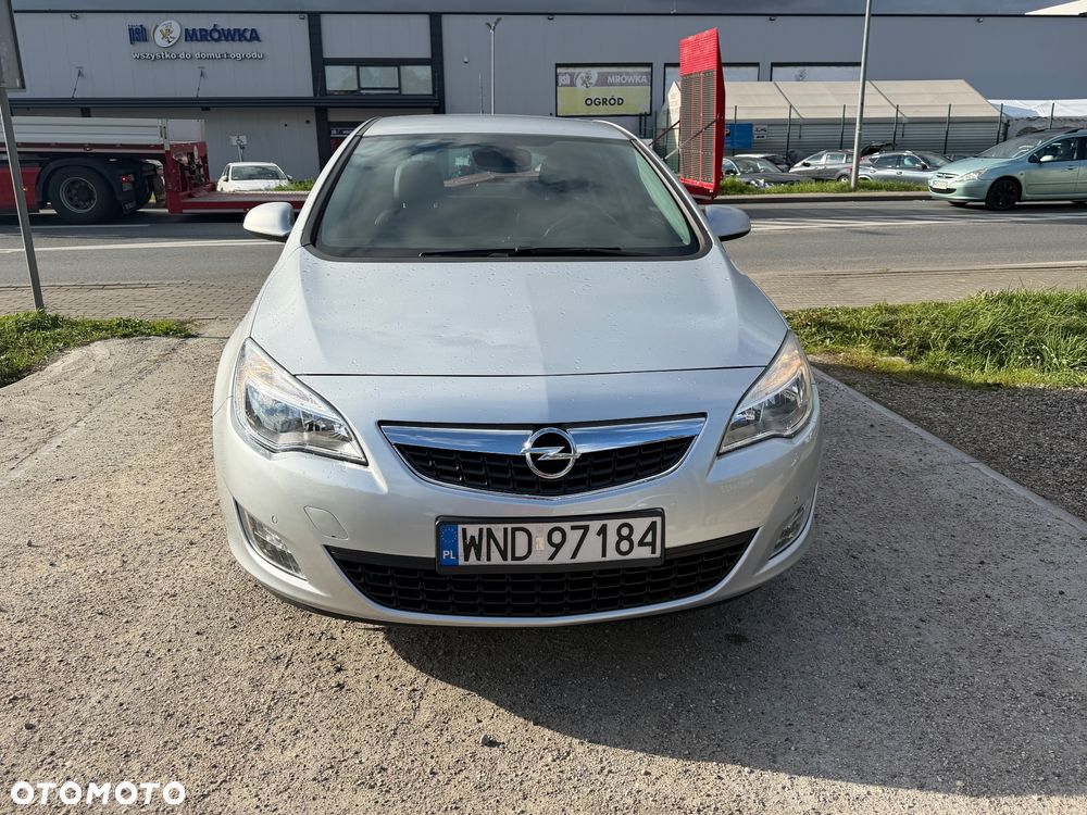 Opel Astra 2012 photo 2