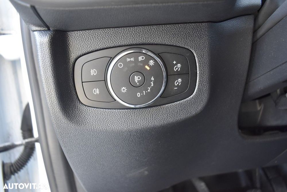 Ford Transit Courier - 27
