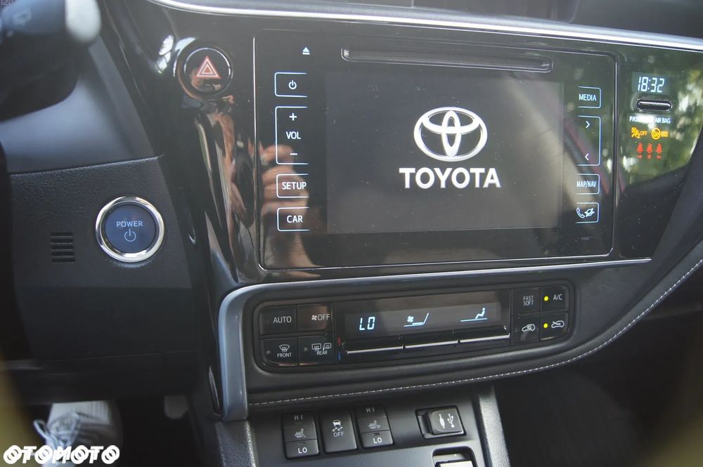 Toyota Auris Hybrid 135 Selection - 25