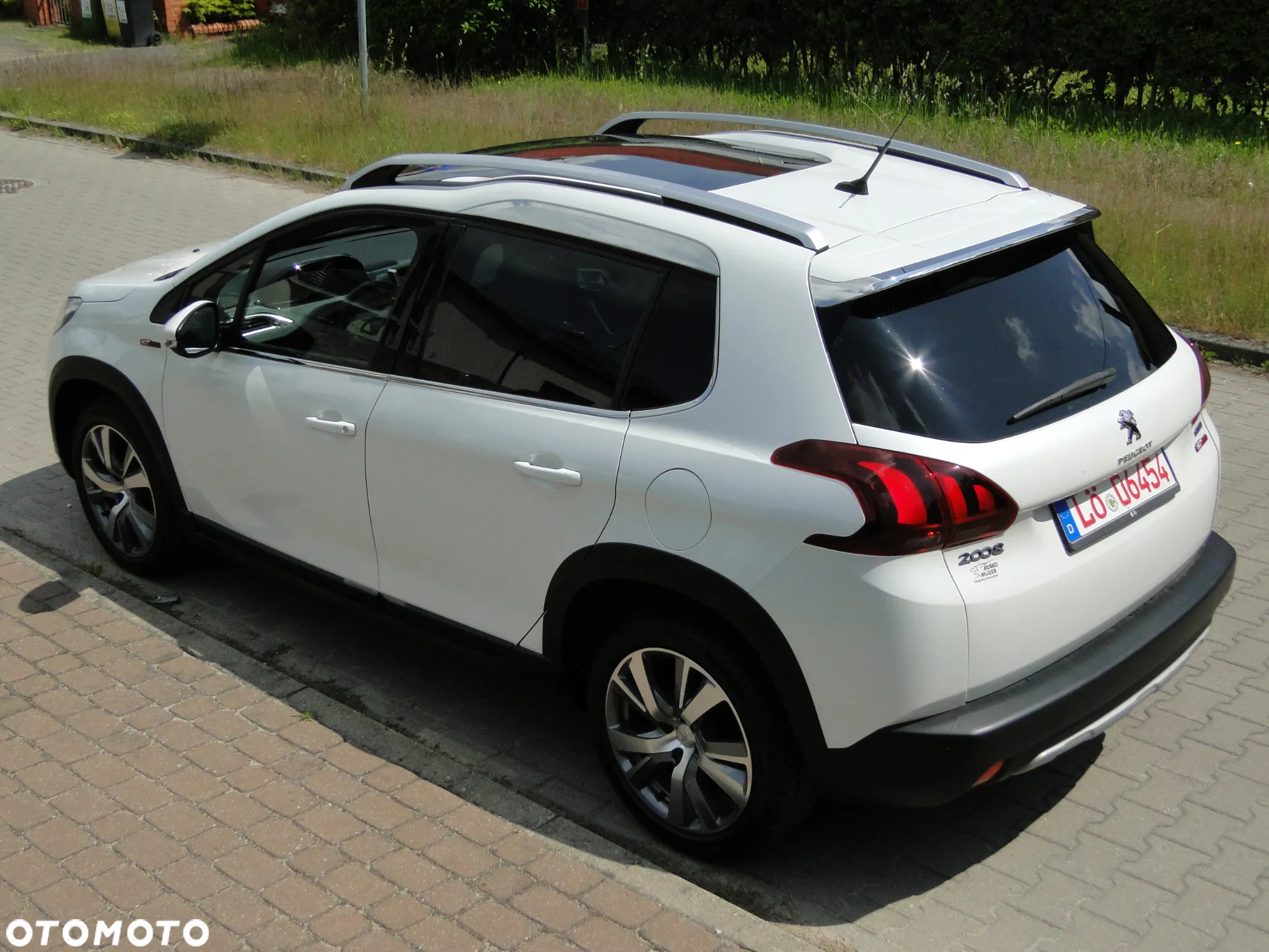 Peugeot 2008 PureTech 110 GPF EAT6 Black Edition - 5