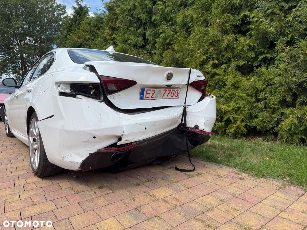 Alfa Romeo Giulia 2.0 Turbo 16V AT8 Veloce Ti - 3