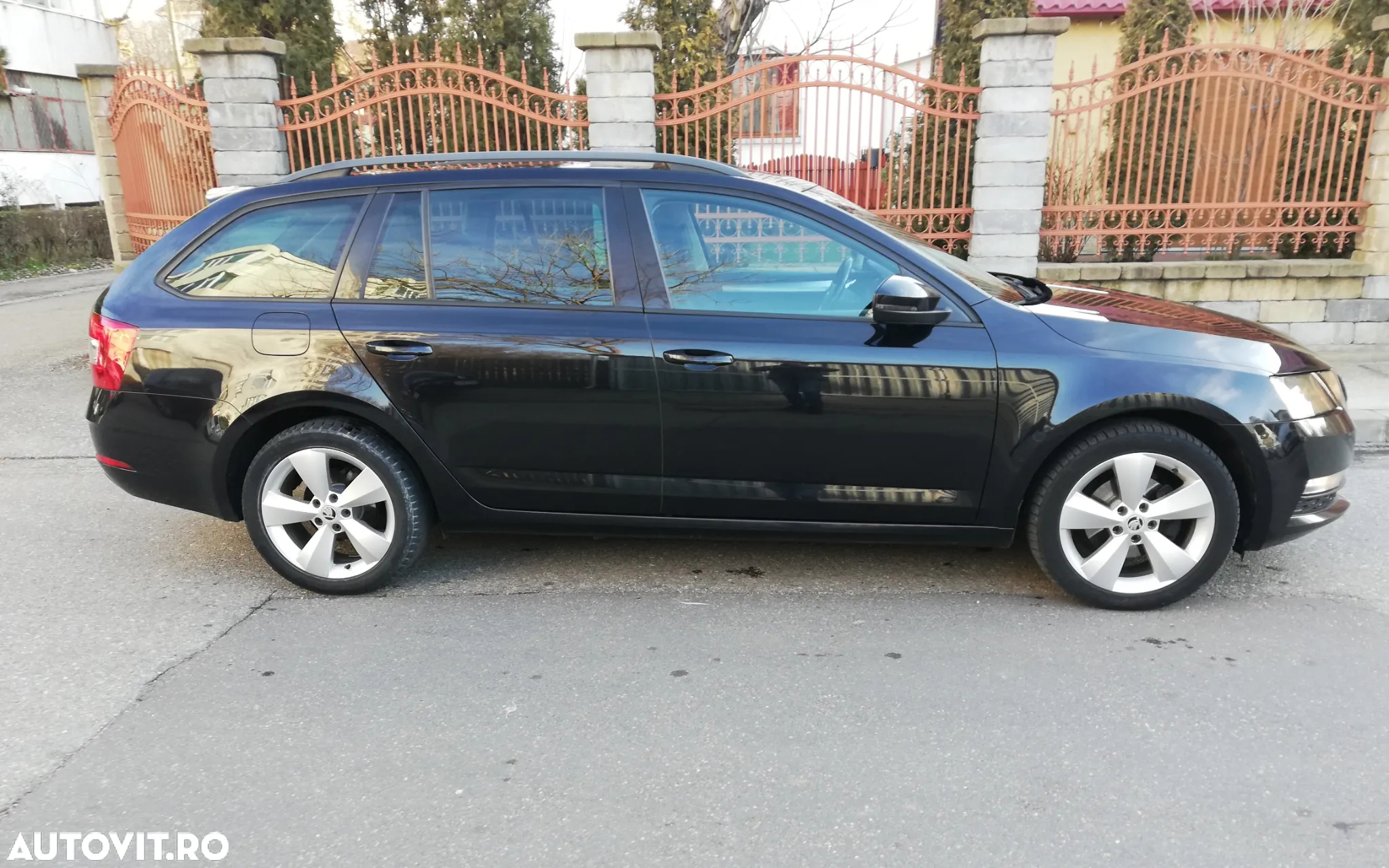 Skoda Octavia Combi Diesel 2.0 TDI Style - 4