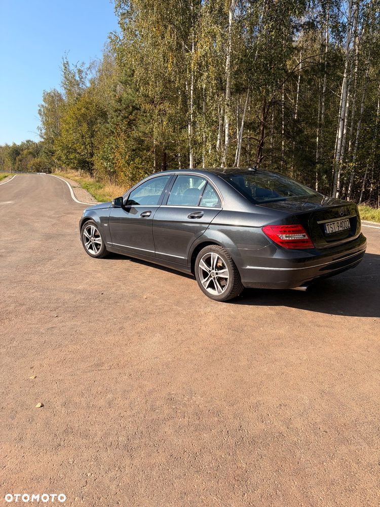 Mercedes-Benz Klasa C 220 CDI DPF (BlueEFFICIENCY) 7G-TRONIC Avantgarde - 2