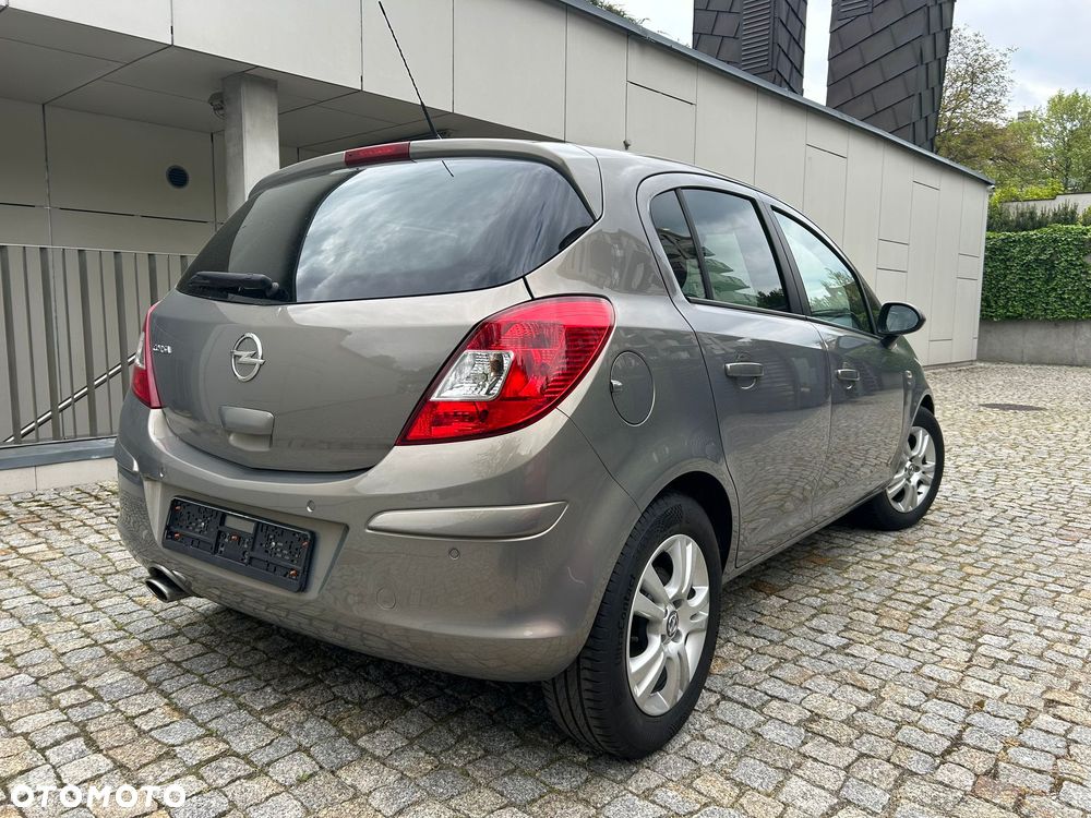 Opel Corsa 1.4 16V Cosmo - 6