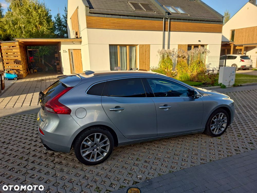Volvo V40 D4 Drive-E Momentum - 1