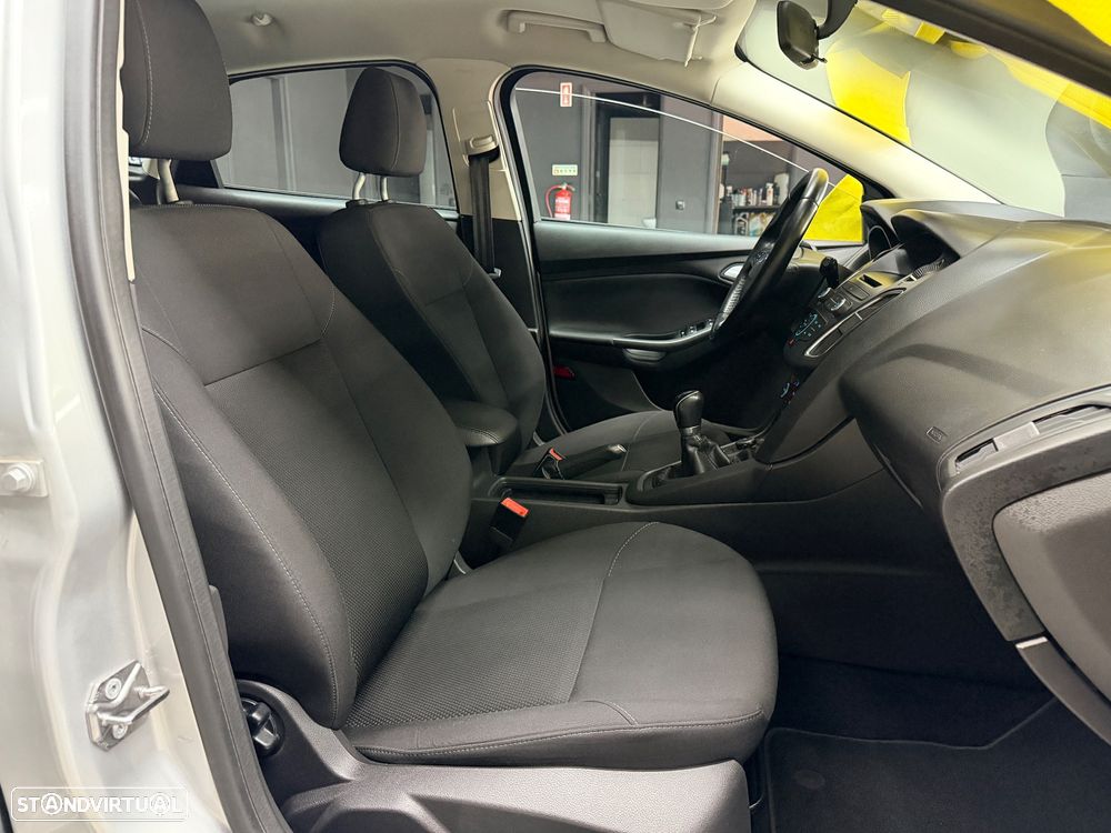 Ford Focus 1.0 EcoBoost S&S COOL&CONNECT DESIGN - 8