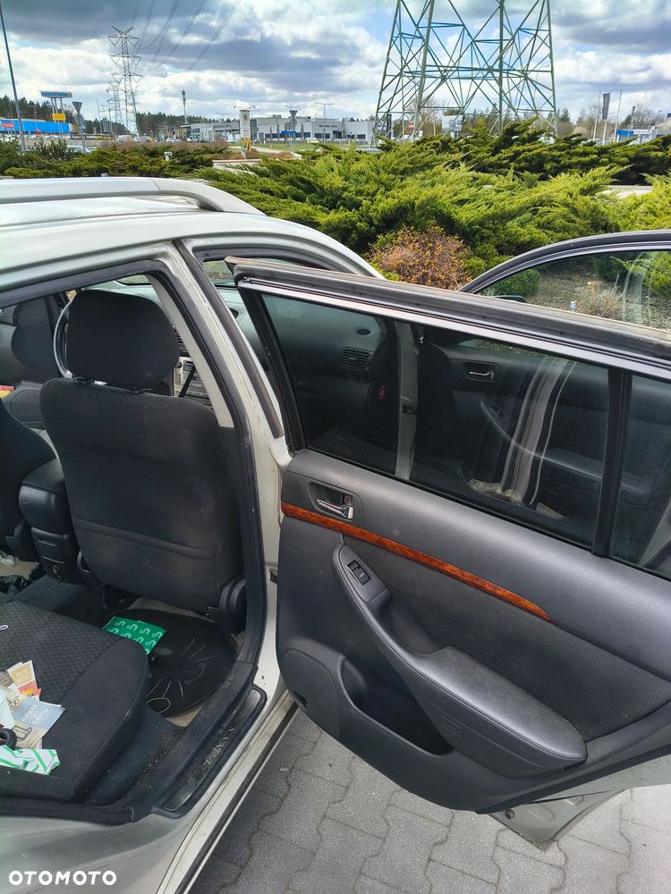 Toyota Avensis 2.0 D-4D High - 8