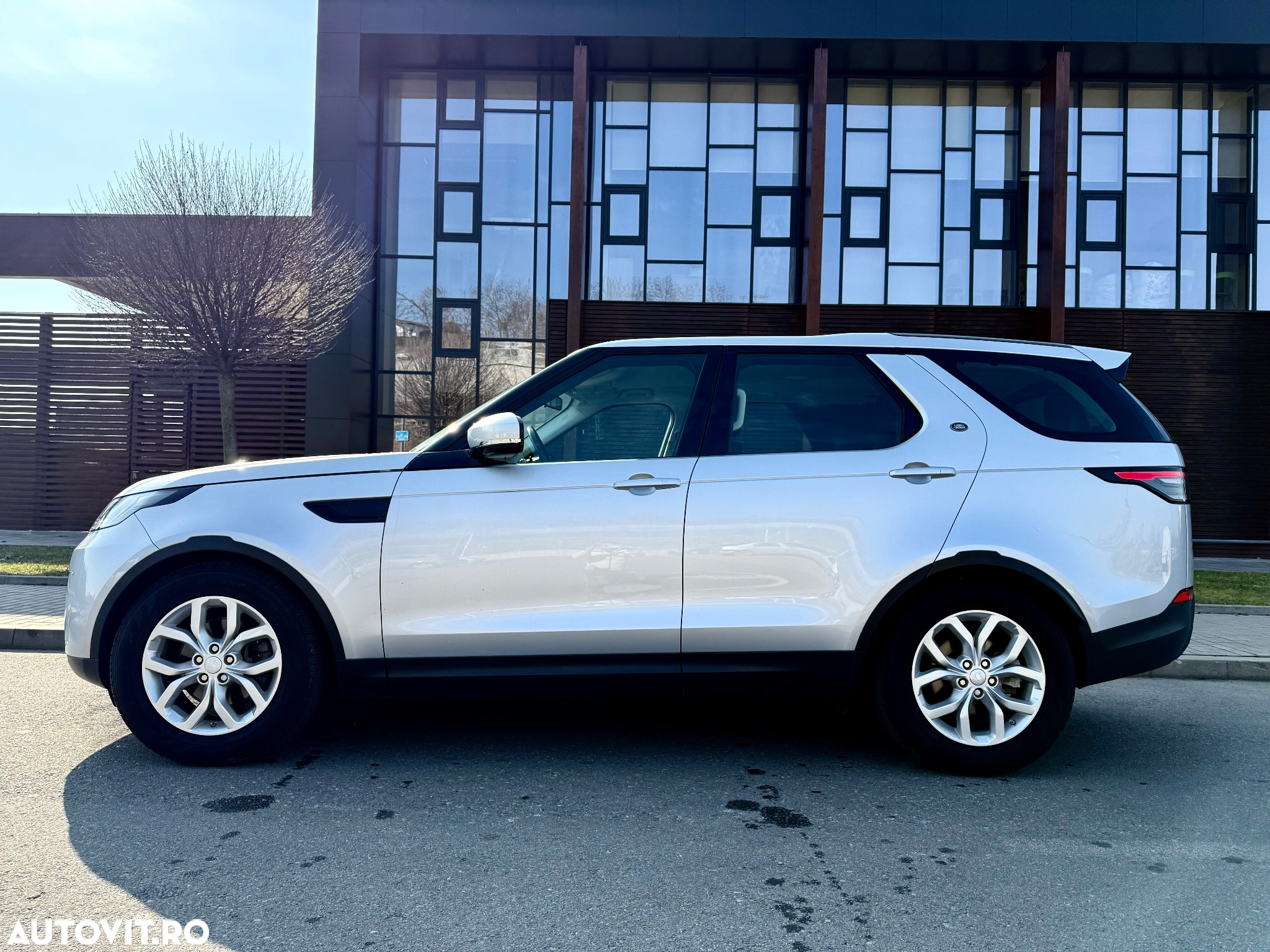 Land Rover Discovery 2.0 L TD4 HSE - 8
