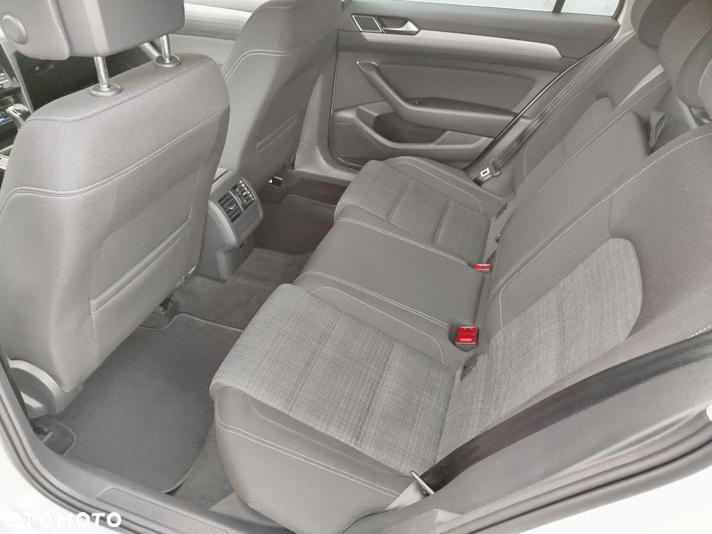 Volkswagen Passat 1.5 TSI EVO Business - 24