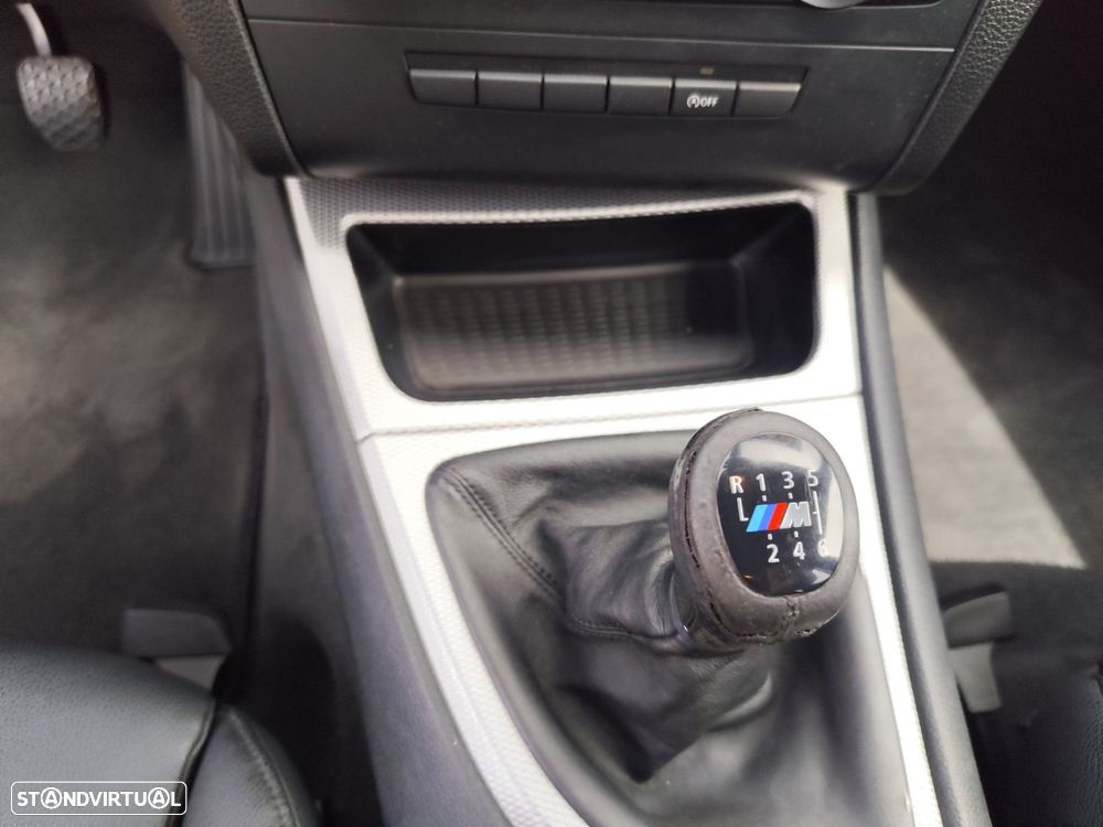 BMW 118 d Pack M - 13