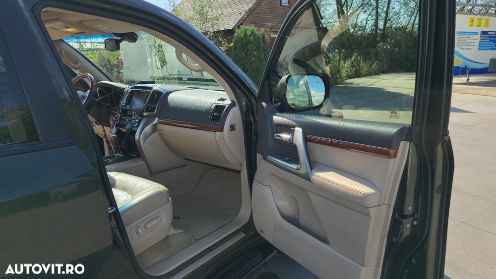 Toyota Land Cruiser 4.5 D-4D V8 Luxury - 15