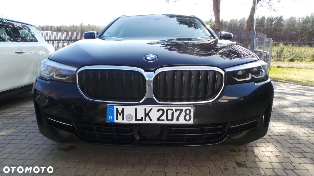 BMW Seria 5 530e Touring - 3