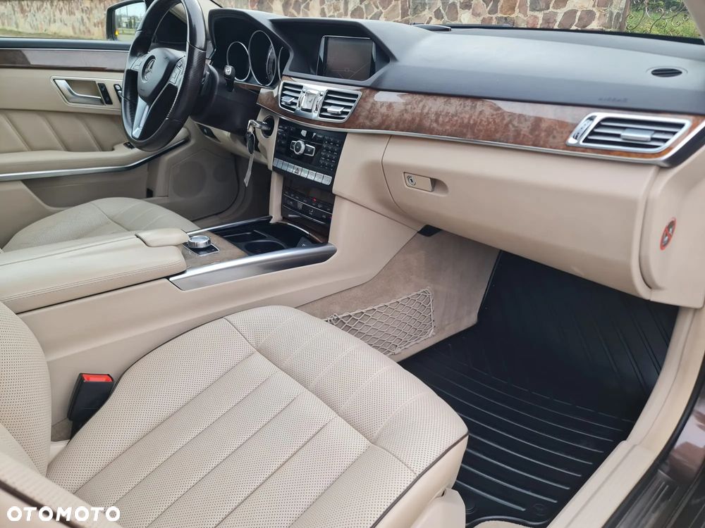 Mercedes-Benz Klasa E 350 CDI DPF BlueEFFICIENCY 7G-TRONIC Avantgarde - 24