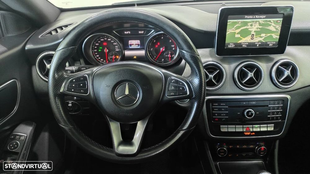 Mercedes-Benz CLA 200 d Shooting Brake AMG Line - 26