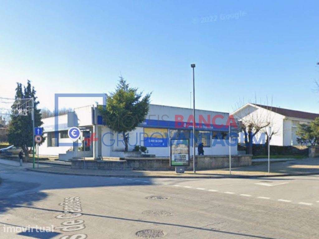 Prédio para Comércio e Serviços em Carrazeda de Ansiães, Bragança