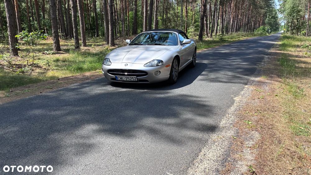 Jaguar XK8 Cabriolet - 12