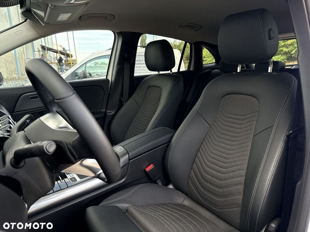 Mercedes-Benz GLA - 12