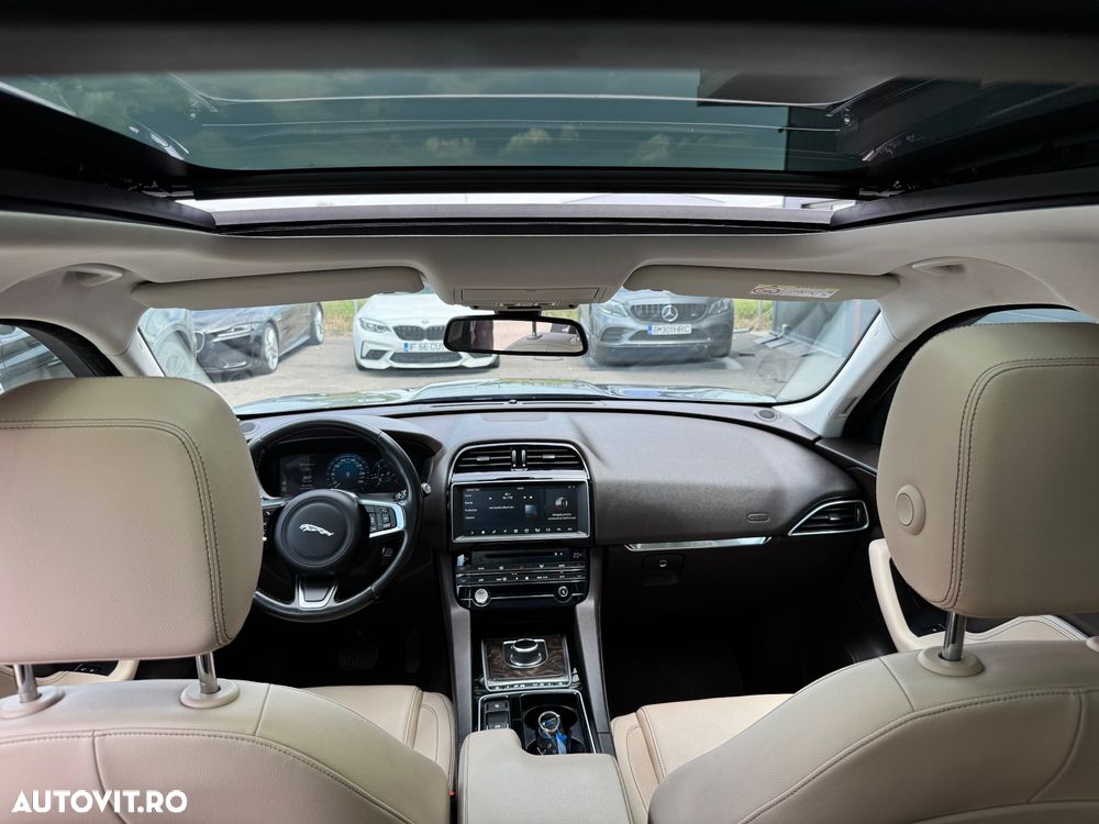 Jaguar F-Pace 20d AWD Aut. Prestige - 11
