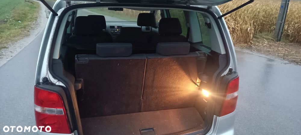 Volkswagen Touran 2.0 TDI Trendline - 10