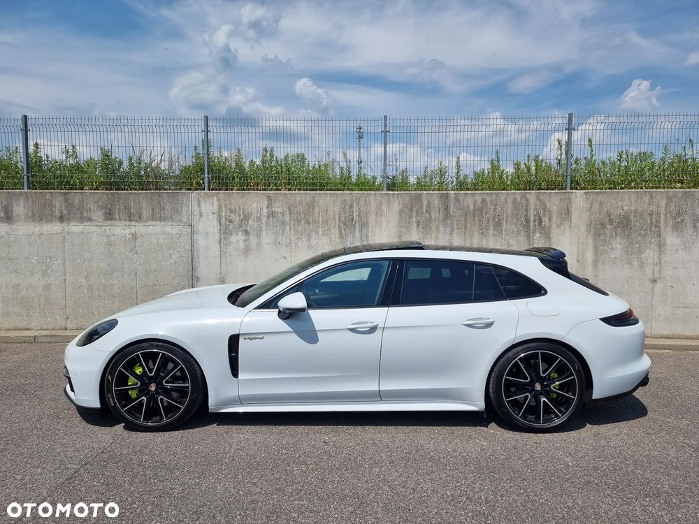 Porsche Panamera 4 e-Hybrid Sport Turismo - 1