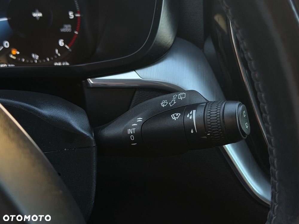 Volvo XC 60 D4 AWD Momentum - 24