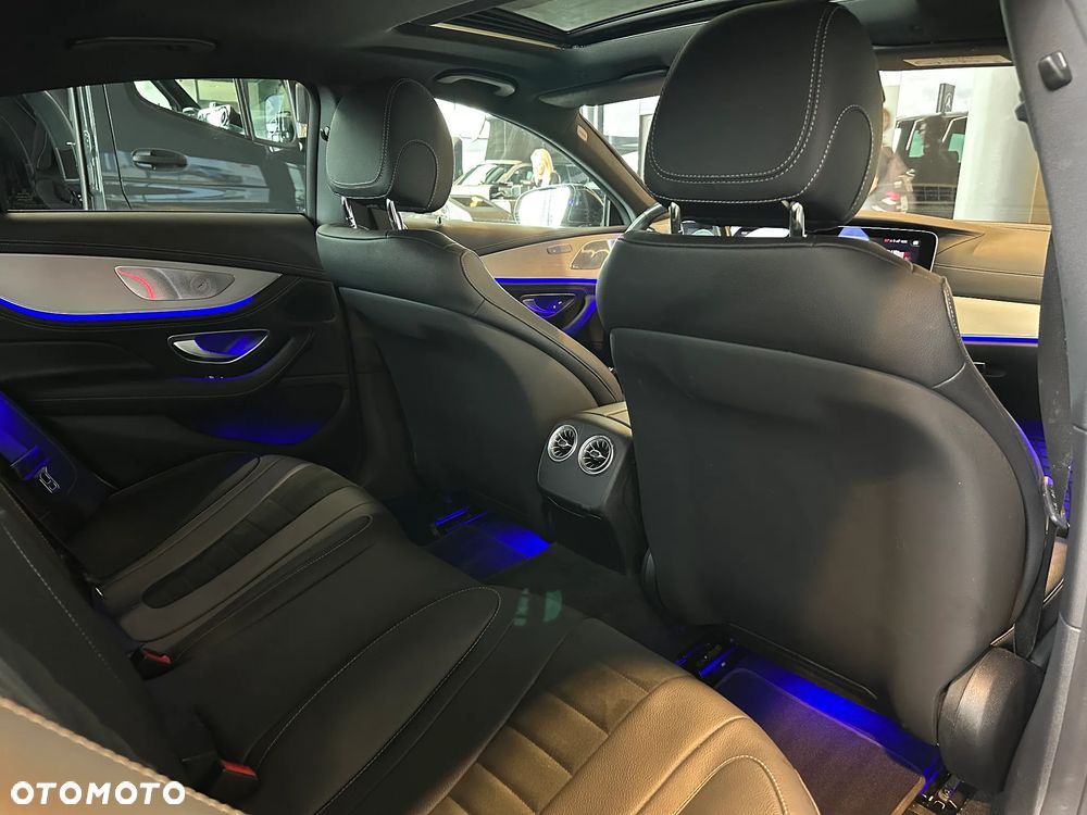 Mercedes-Benz CLS 300 d 4-Matic AMG - 13