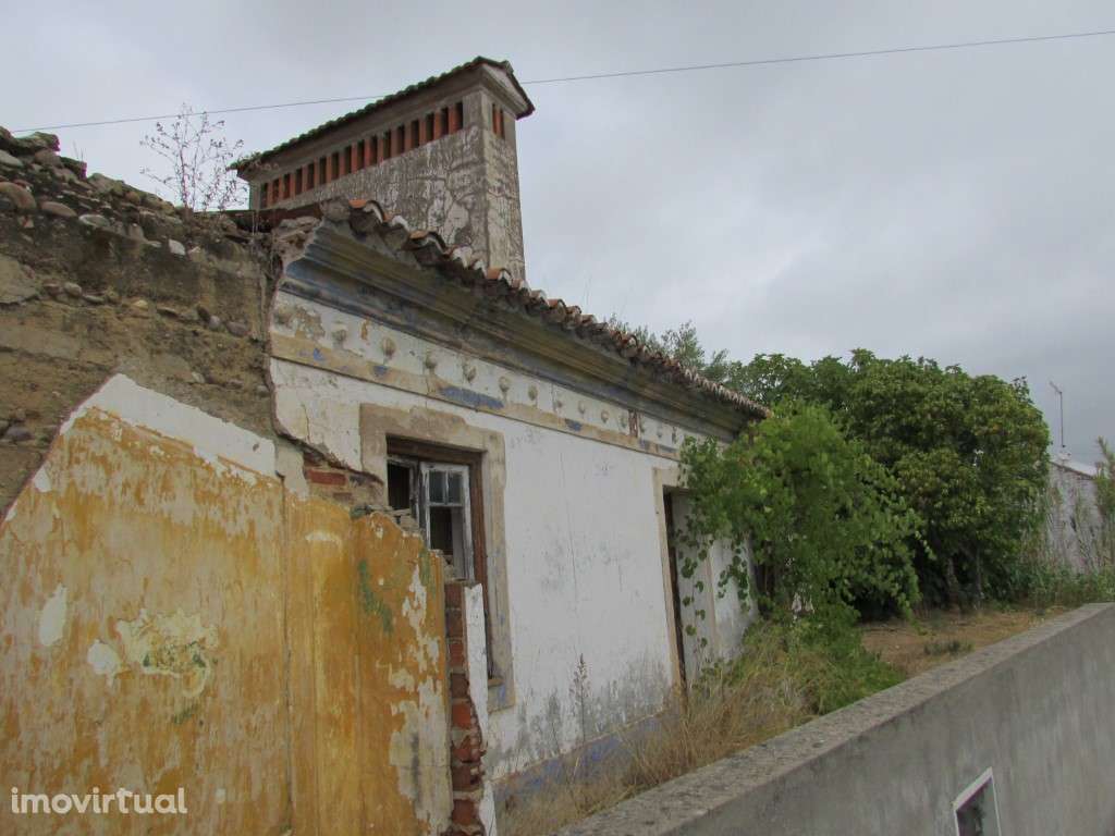Moradia para recuperar com terreno - Grande imagem: 4/8