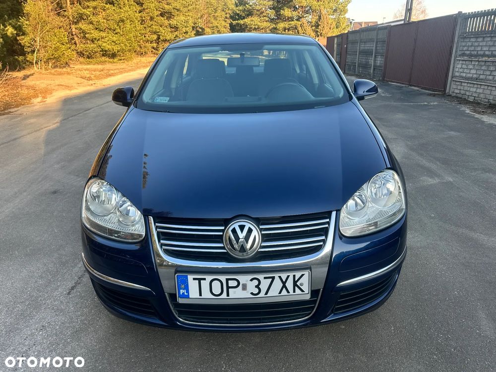 Volkswagen Jetta - 3