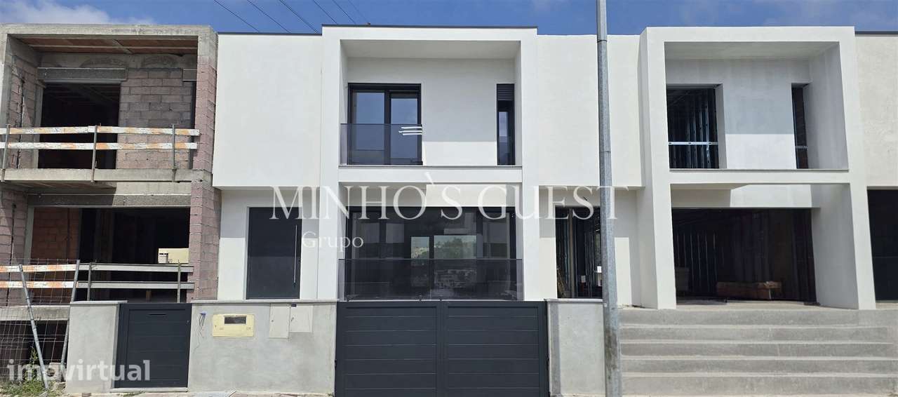 Exclusiva Moradia V3 c/ Suite, Closet e Jardim em Palmeira, Braga - Grande imagem: 2/35