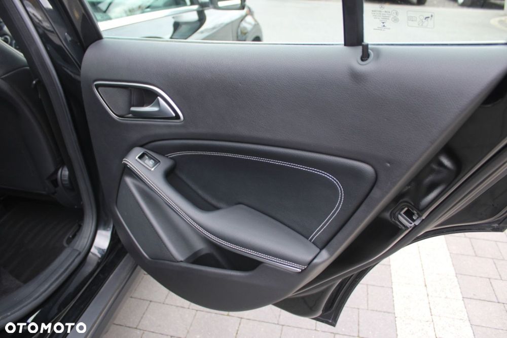 Mercedes-Benz GLA - 30