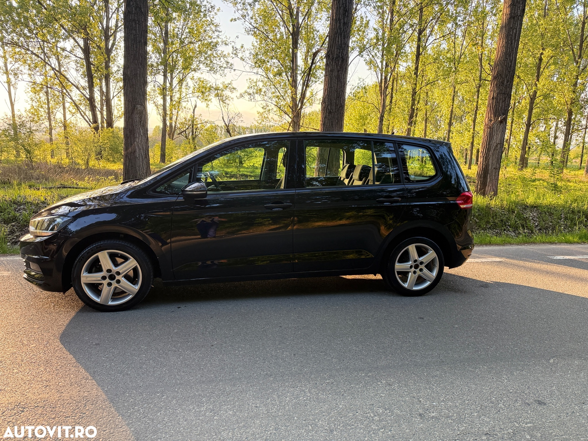 Volkswagen Touran 1.6 TDI DSG Comfortline - 2